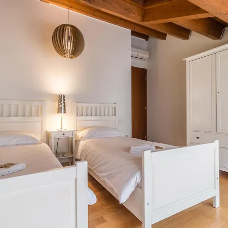 Apartment Guesthost - Fascino Veneziano A Cannaregio *
